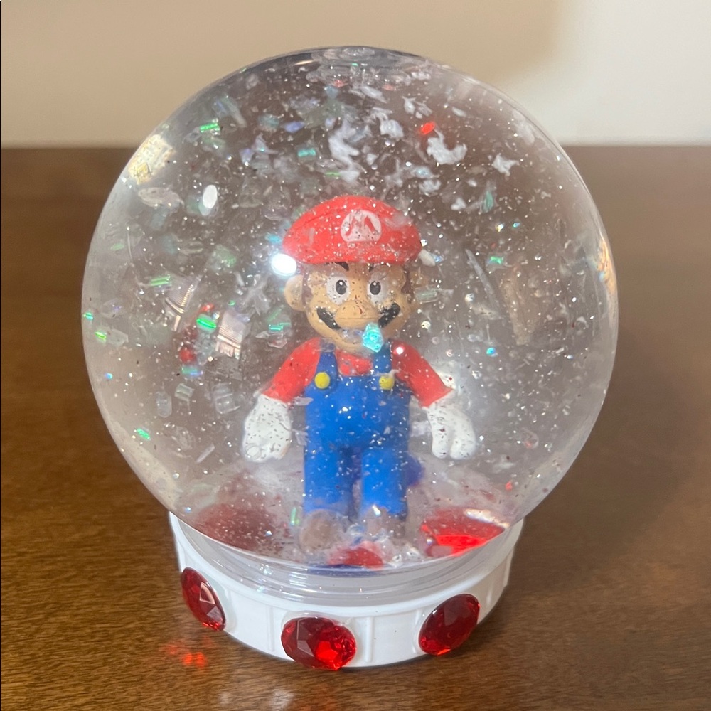 SUPER MARIO Snow Globe